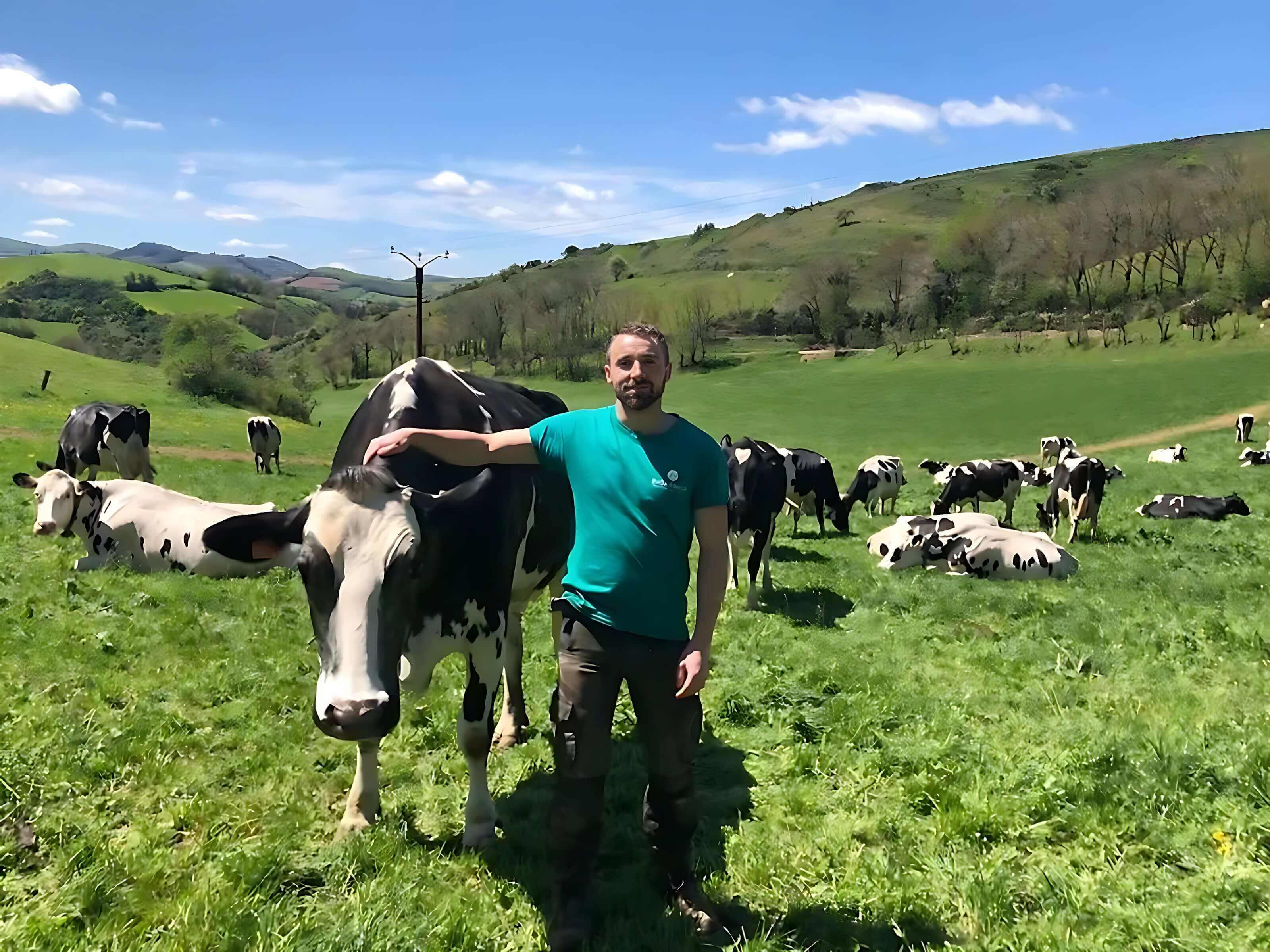 viste ferme photo Nicolas agriculteur et vaches dans champ